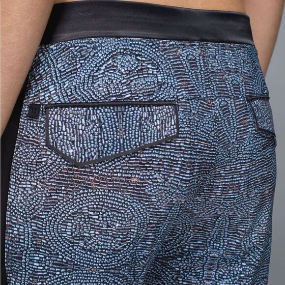 Lululemon Rise & Shine Trouser
Bead Envy Silver Spoon Multi / Black Sz 4 - Picture 4 of 10